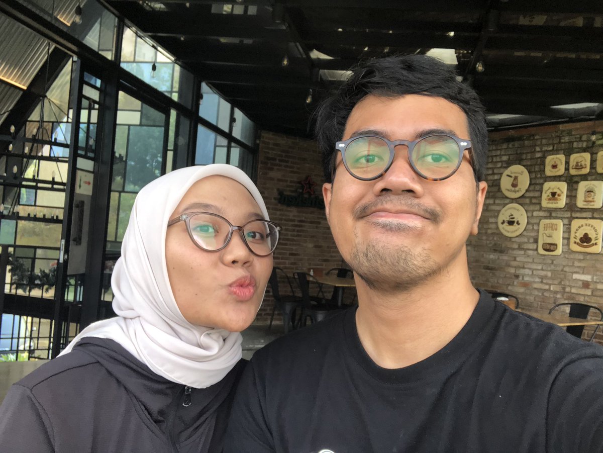 bl3ssmeacho's tweet photo. kangen banget *padahal 2 hari lalu baru ketemu* *playing romansa ke masa depan* *cry karena baru ketemu lagi juli* 😭 https://t.co/WkaPXy4zLR