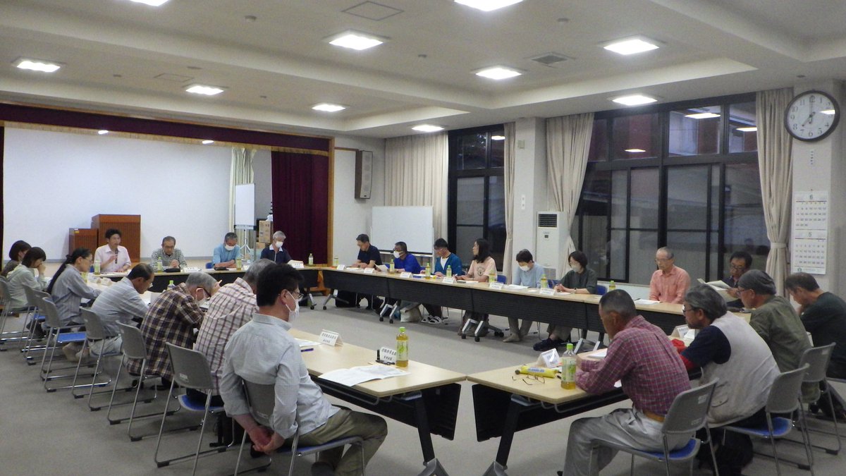 koike5043's tweet photo. 30日（土）午後6時30分から日影区自主防災会新年度総会が開催され、引き続き、役員訓練として長野県自主防災アドバイザーの小林光洋氏による研修会を開催しました。
日影区自主防災会では、有事の際の機動力強化に向け、組織編成を検討しています。 https://t.co/9eEprl9y72