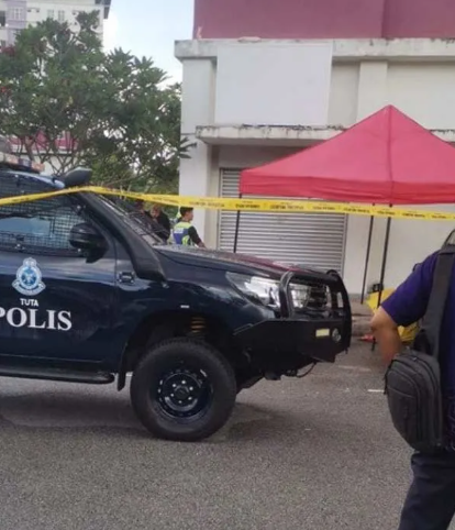 SinarOnline's tweet photo. Ibu muda mengaku salah campak bayi dari tingkat 10

Tertuduh mengaku bersalah di mahkamah atas pertuduhan menyebabkan kematian bayi perempuannya yang baru dilahirkan selepas dipercayai mencampak mangsa dari tingkat 10.

Artikel: https://t.co/kDXLPoMBJu

#sinarharian #beritaterkini #campakbayi 

Foto Bernama.
