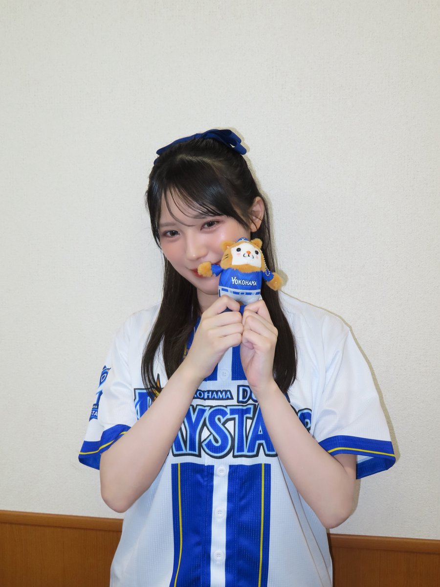 blog_photo_bot's tweet photo. #森本茉莉 『｢私の携帯でも撮らせて！｣と流れにのりまくった写真たち』 1/3
#marieblog
https://t.co/zGr4Drv0ZT

#蔵盛妃那乃 #佐藤優羽 https://t.co/g6GdCXQnFk