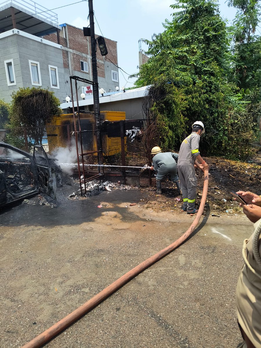 kanpurdehatfire's tweet photo. आज दिनांक 3.06.26 को कंट्रोल रूम में सूचना मिलती है कि थाना अकबरपुर के अन्तर्गत अमर भोग होटल में खड़ी गाड़ी में आग लगी हुई है तत्काल कंट्रोल रूम के द्वारा फायर टैंकर घटनास्थल के लिए रवाना किया जाता है cfo सर के नेतृत्व में आग को पूर्ण रूप से बुझाया जाता है कोई जनहानि नहीं हुई है। https://t.co/1J5zOSImZA