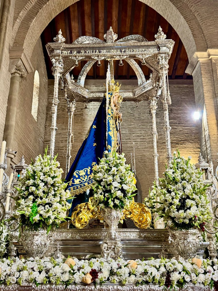 HdadHiniesta's tweet photo. 🔵 TRASLADO A LA PLAZA DE SAN FRANCISCO

El paso de María Santísima de la Hiniesta Gloriosa Coronada luce ya completamente exornado y preparado para iniciar esta tarde su traslado a la Plaza de San Francisco a partir de las 19,30 horas.

‼️ Recordamos a todos los hermanos que participen en el cortejo que deberán presentarse provistos de su papeleta de sitio a las 18,45 horas en la Iglesia de Santa Marina.

📷 Hermandad

#SoydelaHiniesta