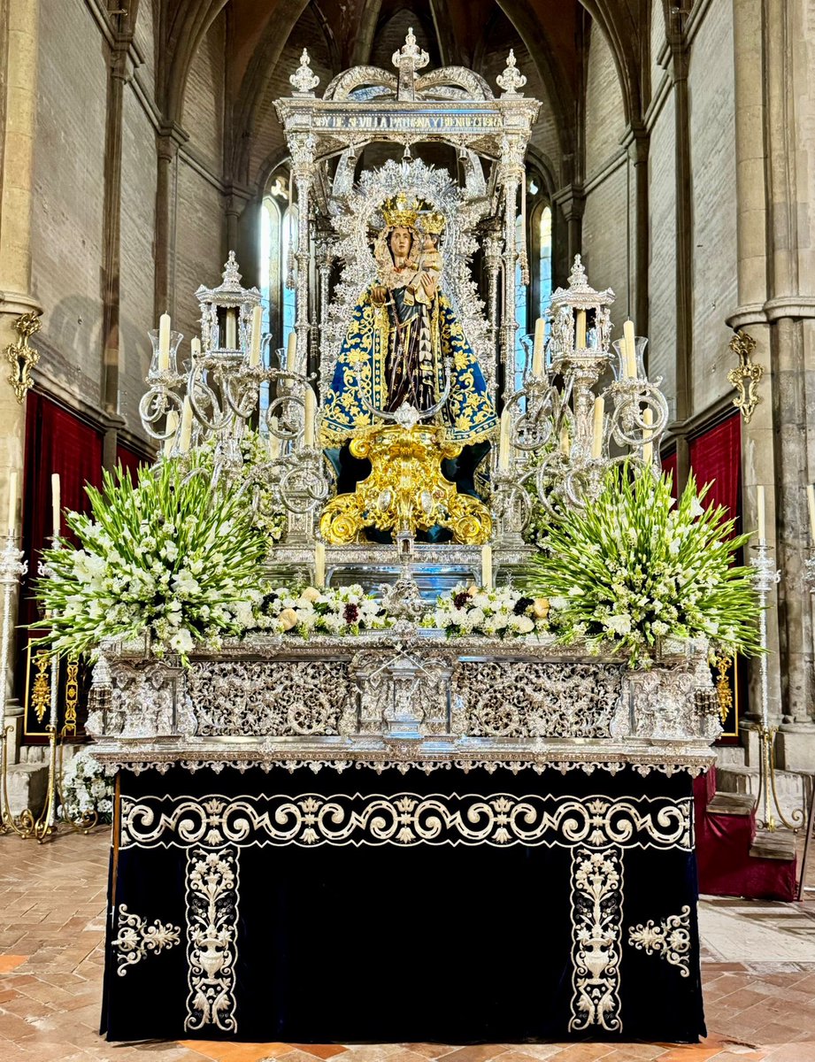 HdadHiniesta's tweet photo. 🔵 TRASLADO A LA PLAZA DE SAN FRANCISCO

El paso de María Santísima de la Hiniesta Gloriosa Coronada luce ya completamente exornado y preparado para iniciar esta tarde su traslado a la Plaza de San Francisco a partir de las 19,30 horas.

‼️ Recordamos a todos los hermanos que participen en el cortejo que deberán presentarse provistos de su papeleta de sitio a las 18,45 horas en la Iglesia de Santa Marina.

📷 Hermandad

#SoydelaHiniesta
