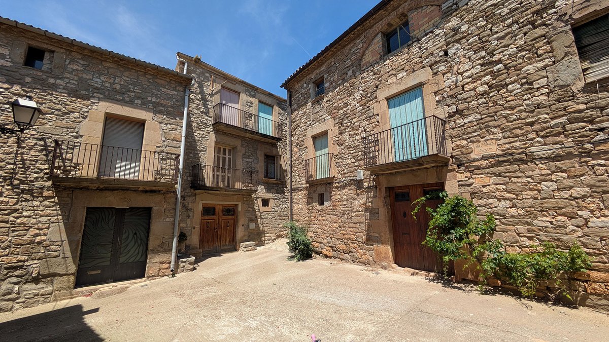 SomSegarra's tweet photo. Passejant per la vila closa del Canós, #primaverasegarra #bondia
ℹ️ https://t.co/MUv7qGMsBM https://t.co/AWQZiWB6Ty