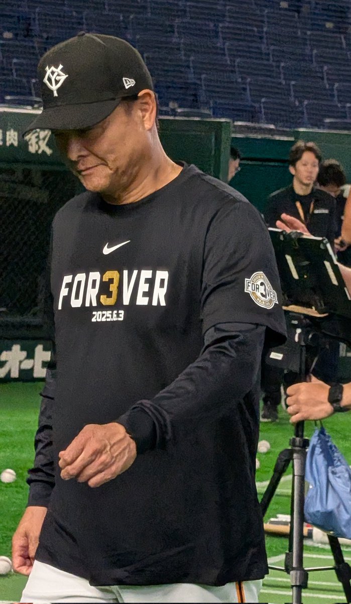 巨人】長嶋茂雄終身名誉監督の一周忌。オリックス戦前の練習では、胸と