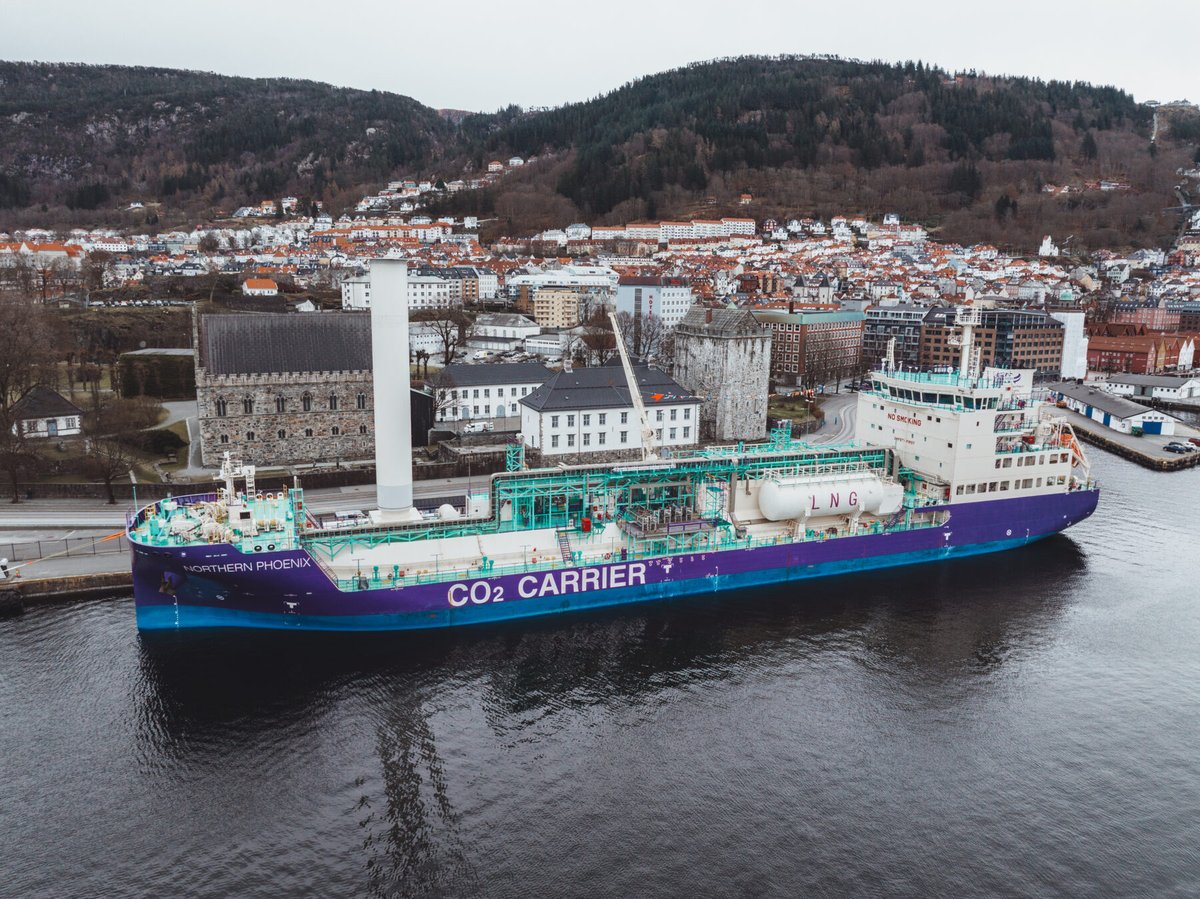 LngPrime's tweet photo. Malaysia's MISC and Japan's K Line have secured a second long-term time charter deal from Norway’s Northern Lights, a joint venture consisting of @Equinor, @Shell, and @TotalEnergies, for an additional newbuild #LNG-powered liquefied CO2 vessel. #lngprime https://t.co/v9eKxi2lSB https://t.co/clxCiE0cOW
