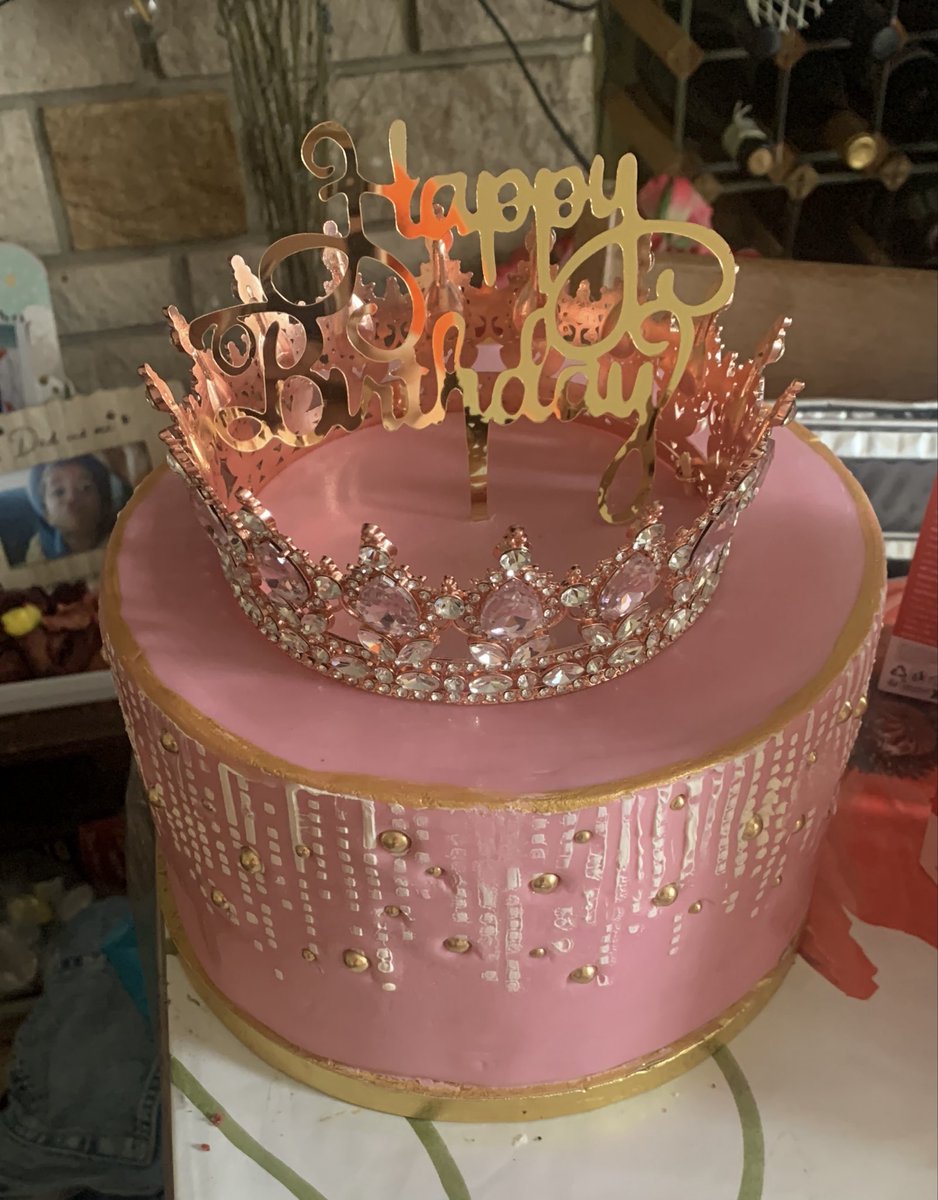 cathypfeift's tweet photo. Cakes Heaven #cakes #love https://t.co/3kBw1bbB3Z