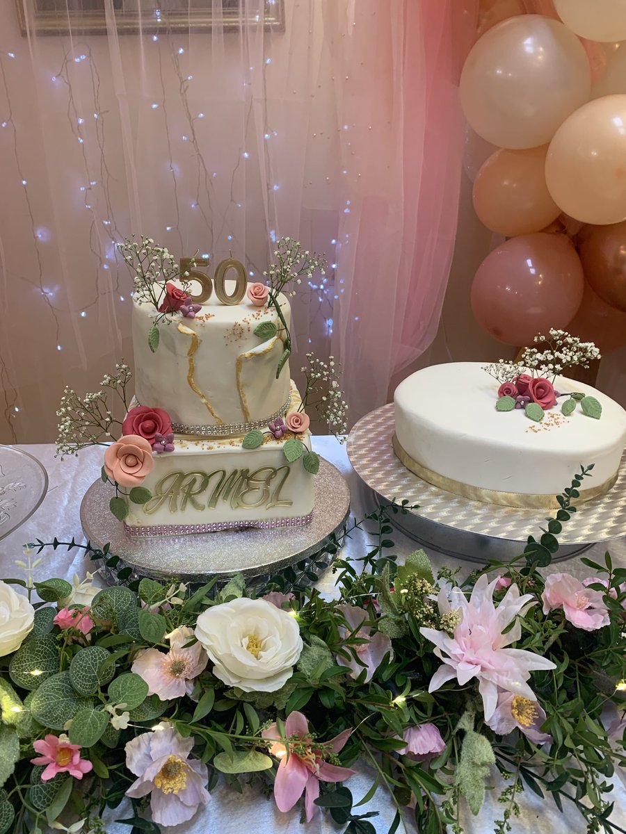 cathypfeift's tweet photo. Cakes Heaven #cakes #love https://t.co/3kBw1bbB3Z