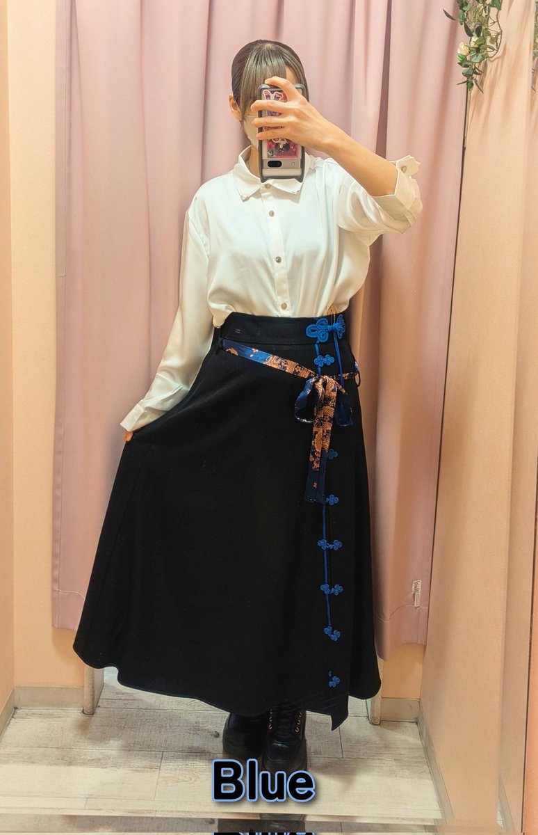 Favorite_ikbkr's tweet photo. \新作商品のご紹介/

🐉青龍＆白虎チャイナ風スカート
101078 blue/white
￥19,250(税込)

青龍/白虎イメージのプリントがかっこいいスカート
単体でロングスカートとしても、パンツと合わせてラップスカート風にも👍
ウエストゴムはしっかり太めです！

スタッフ身長 158cm
#Favoriteスタッフコーデ https://t.co/oWo1MAiSvi
