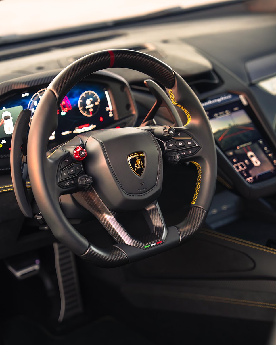 autochat360's tweet photo. Lamborghini Temerario🔥 https://t.co/6Gj3PMC4bB