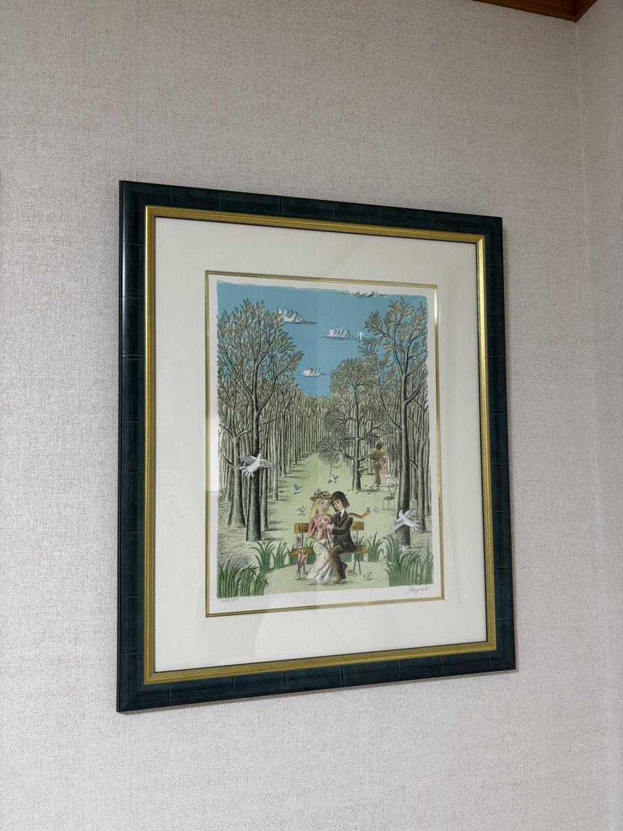 sofusyschika's tweet photo. 我が家にはレイモン・ペイネというフランスの画家の絵が何点かあるのですが、10年ぶり？に新しい作品を購入しました✨
父母が30年以上前から好きで画集やポストカードを沢山集めてます😊 https://t.co/I49ZWvWSLa