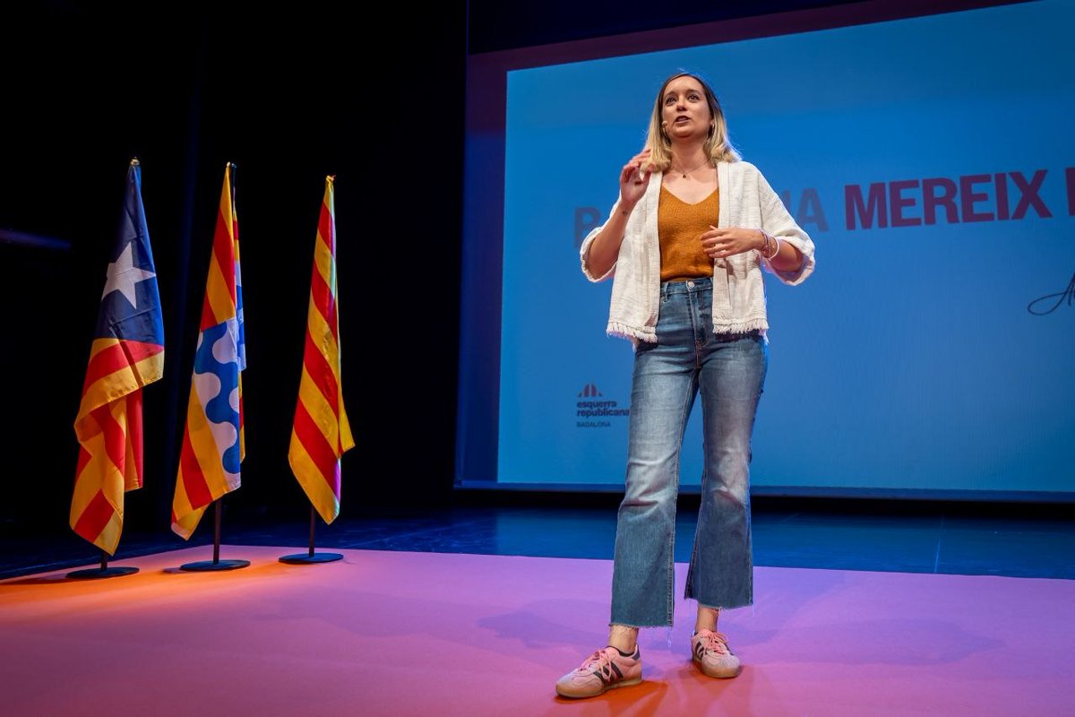 alex_montornes's tweet photo. Tenim un somni, un somni que és noble, un somni que és just, un somni pel qual val la pena lluitar, un somni que diu que una altra #Badalona és possible.

Convençuts i convençudes q #BadalonaMereixMés!

Moltes gràcies a tothom que ahir vau voler-nos escoltar

📷 @lorenzoarboleda https://t.co/ifXvFUGLWZ
