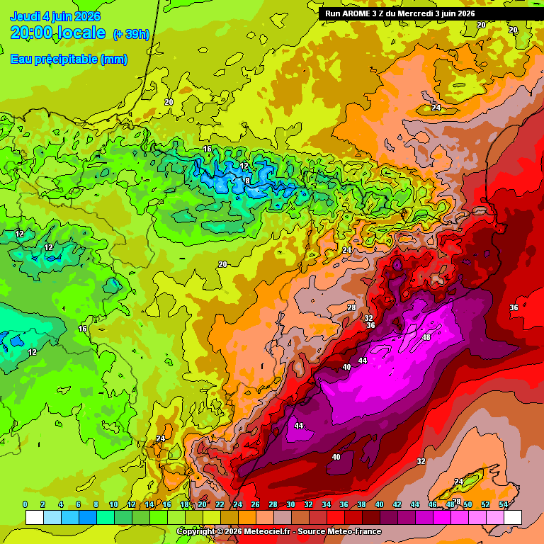 P4Estacions's tweet photo. Demà torna la inestabilitat generalitzada ⛈️

Amb l'arribada d'un front, tindrem una tarda acompanyada de tempestes que poden ser molt intenses especialment al nord-est. Arribaran també fins a la costa.

Poden deixar acumulats importants en poca estona i anar acompanyades de fenòmens de temps violent ⚠️