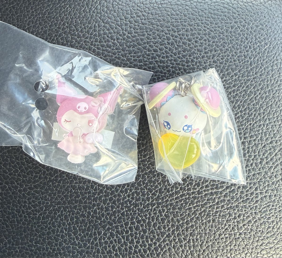 mbmu0_'s tweet photo. ジュエリーデコバンド、ぷちきゅあめじるし 交換

【譲】クロミ、ふわ

【求】しろうさ、みっぷる＞めっぷる

郵送交換
お気軽にお声掛けください💛 https://t.co/fpShOtYX14