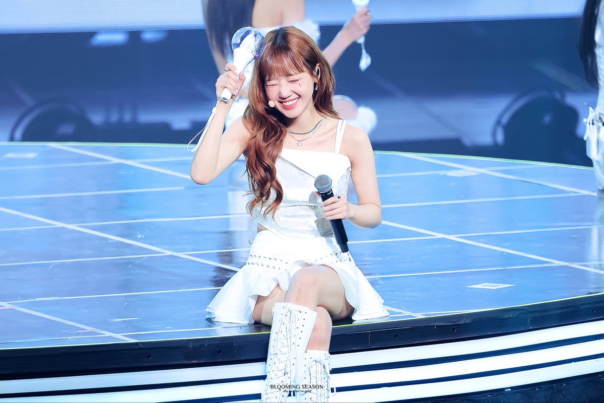 BloomingS_yj's tweet photo. 260529 LOOP Day2

🍦🤍

#최유정 #CHOIYOOJUNG
#IOI #아이오아이 #LOOP https://t.co/TEG3cvhYn2