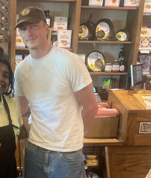 umathurmanurass's tweet photo. he looks so fine it’s almost criminal https://t.co/zEhEtlPzOT