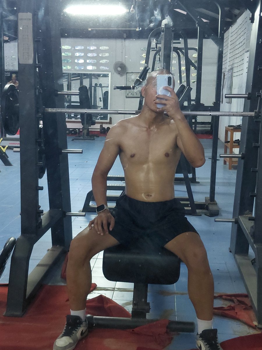 zonexnn09's tweet photo. จากเกรียนเป็นโล้นเลยเพราะตัดผิด🤣 https://t.co/IpqZ2BhU4c