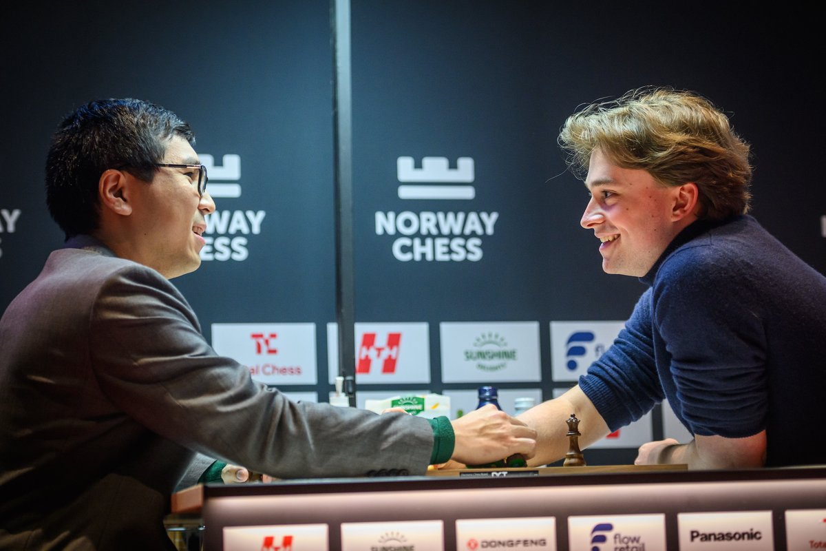 chesscom_de's tweet photo. Weitere Niederlage im Armageddon in R8 des Norway Chess

Keymer machte keine Fehler in der klassischen Partie, verlor aber den Tiebreak nach einer schwierigen Endspielverteidigung mit nur 1 Sekunde Inkrement. Mit 10 Punkten bleibt er auf Platz 4.🇩🇪

📸Michal Walusza/Norway Chess https://t.co/eJAyILjKg0