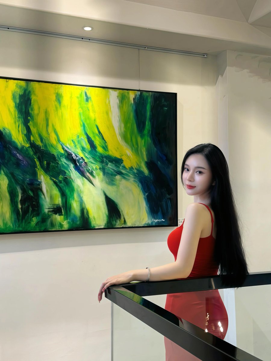 HeyFung's tweet photo. 红裙紧紧裹着这身骚肉，腰扭一下就想让人按在墙上
眼神勾你，胸口起伏……今晚我只想被狠狠欺负💦
#红裙勾引 #骚货在线 #想被操的女人 #欲火焚 #赛 https://t.co/Hkyb5gouez