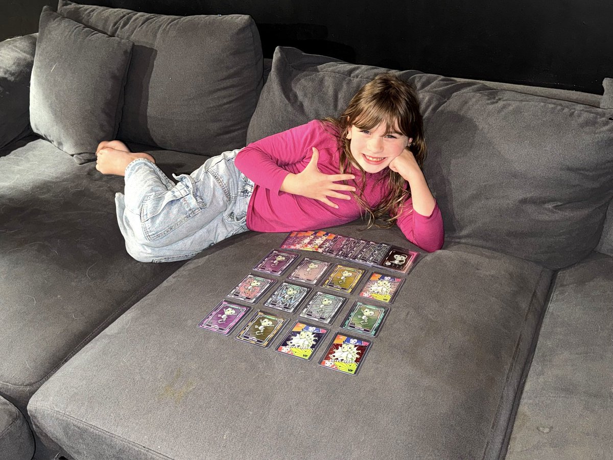 djsmeadows's tweet photo. Dear @veefriends @VeeFriendsCards community 

I’m still on the hunt for a couple more cards for my daughters Gutsy Gecko 🌈

She needs the following 

• True Red /5
• Sapphire Orange /25, Red /5
• Sketch 
• TCG Epic, 1/1

Now I know that @garyvee has a 1/1, @DEUCES456 has a /25 and @JWWcards /@TDubz3377 hubby has the sketch… would love for any of you amazing people to come through ♥️

If anyone has any of these or know where some live please let me know 🙏