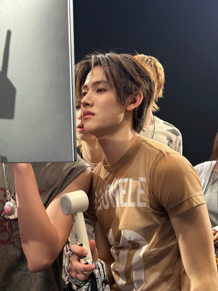 zhaoyufancokr's tweet photo. [260603] #SEONGHYEON #성현 Instagram Update

“who’s ready for PUT YOUR PHONE DOWN 🤟🤟🤟” https://t.co/gKLxNgvHeK