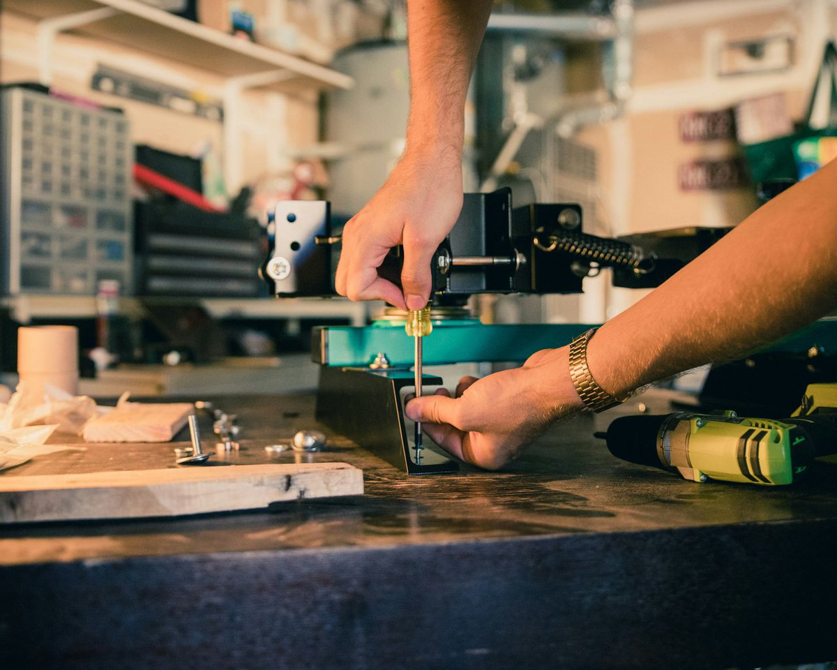 CirculFlanders's tweet photo. ReX (repair, refurbish, ...) geeft producten een 2de leven én opent nieuwe markten. Maatwerkbedrijven en maakbedrijven winnen samen: herstel, herfabricage en hergebruik met duidelijke afspraken. Lees meer over hoe jouw bedrijf hier voordeel uit kan halen! 
https://t.co/XK4VdUSidD https://t.co/cMj9F1Qhcu