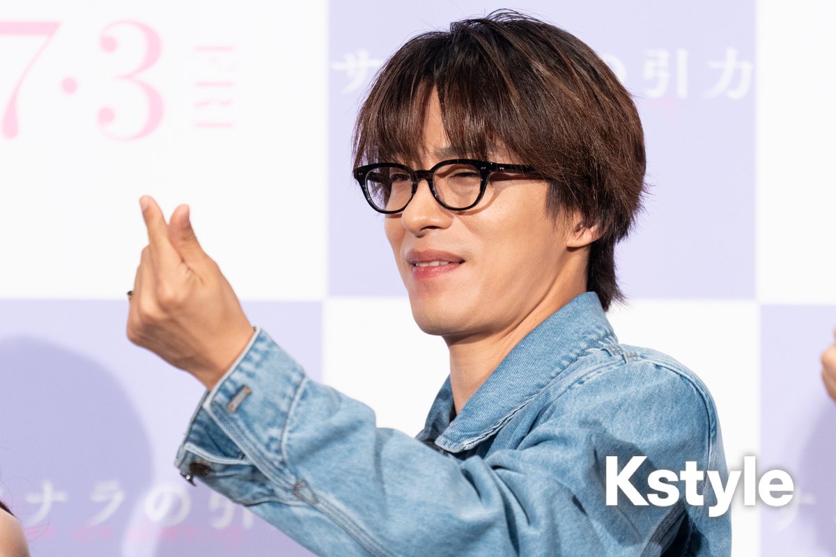 Kstyle_news's tweet photo. 【PHOTO】
ク・ギョファン、日本ファンの歓迎＆前田敦子との対面に大喜び！「後で映像を僕に送ってください」

▼「サヨナラの引力」舞台挨拶（写真19枚）
https://t.co/1IJxrHgkU2

#クギョファン #前田敦子 #サヨナラの引力 https://t.co/JZqqougz1P