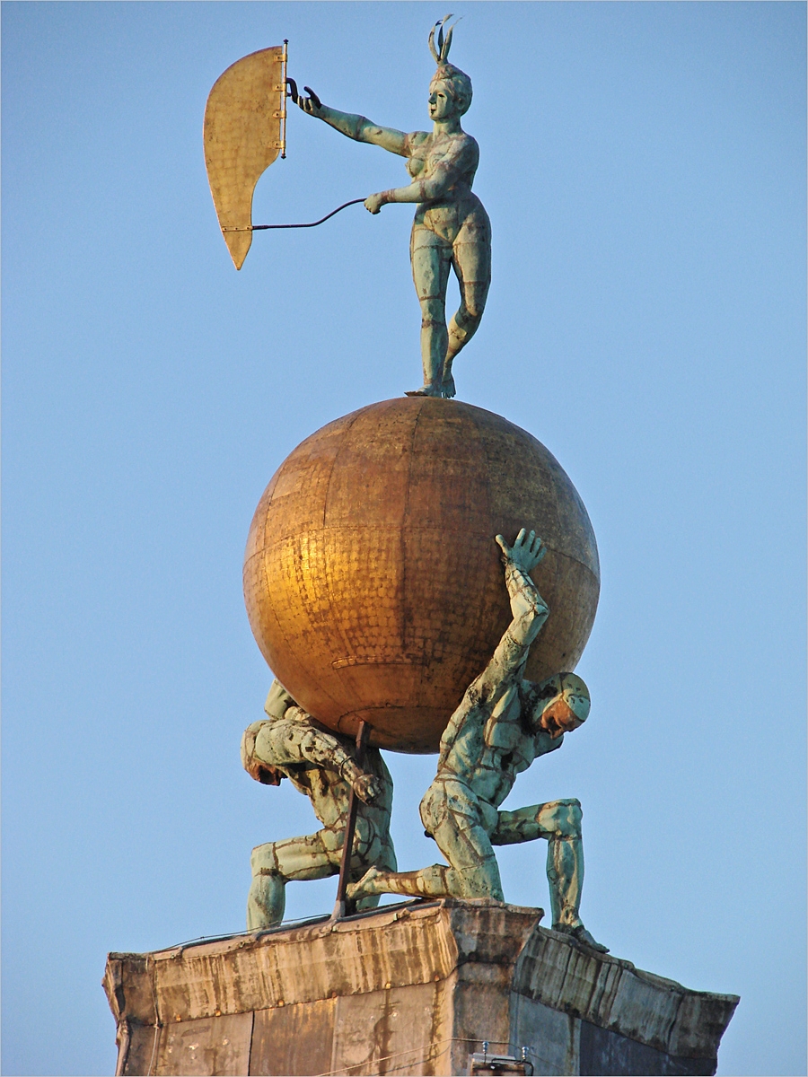 VEeLagunaUNESCO's tweet photo. Punta della Dogana è un suggestivo punto d’incontro tra Canal Grande e Canale della Giudecca.
Antica dogana marittima, oggi è uno spazio espositivo contemporaneo, riconoscibile dalla torre con la sfera dorata sostenuta da Atlante. https://t.co/9jMklZqfnR