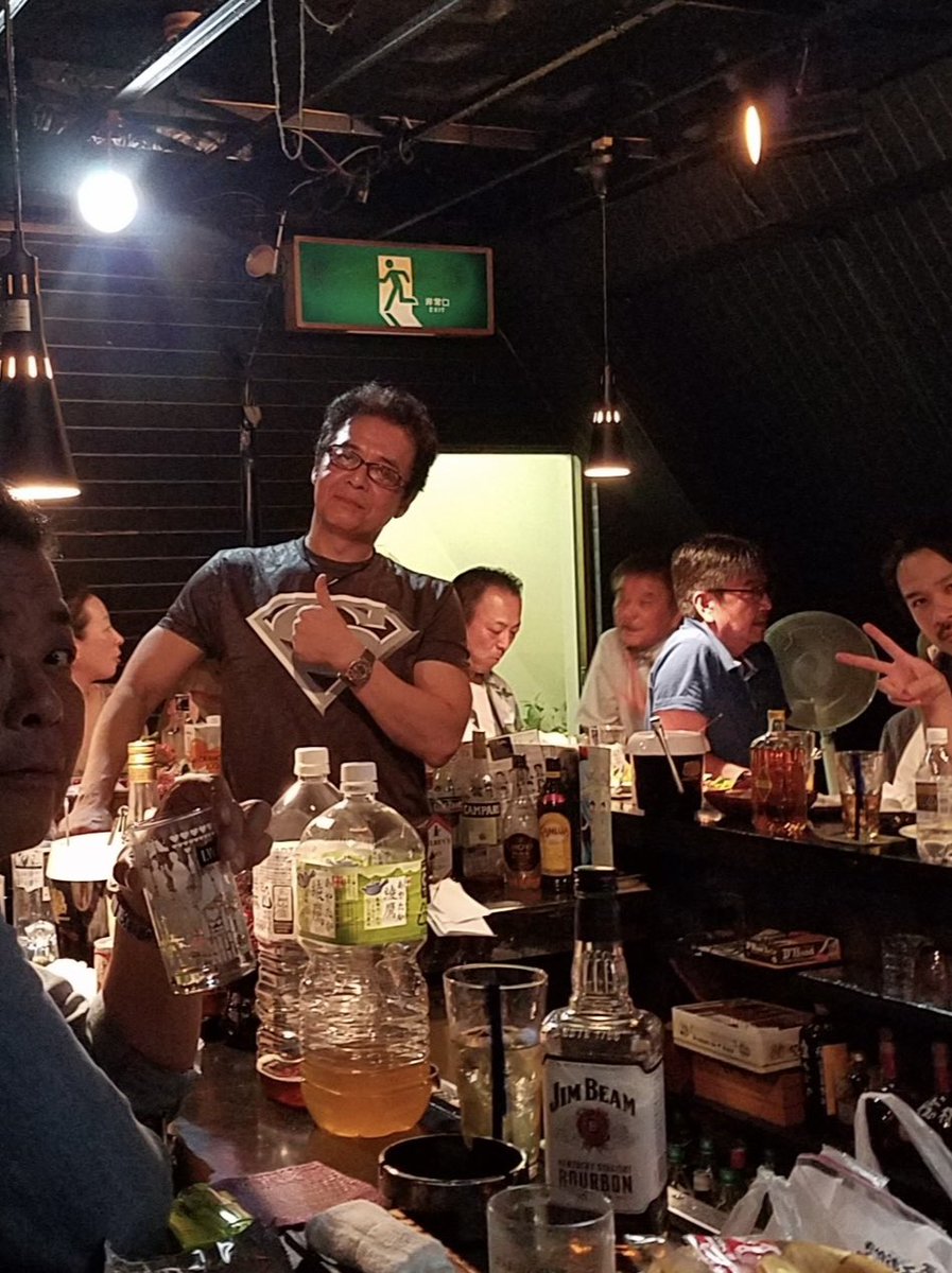 EGAMAX_'s tweet photo. スナック雑魚寝は６月１日で48周年！
月・火曜はボクが担当。お相手します😍
#俳優 #現代書家 #昭和のスナック #江上真悟 #雑魚寝 https://t.co/Wg2PcO5T7c