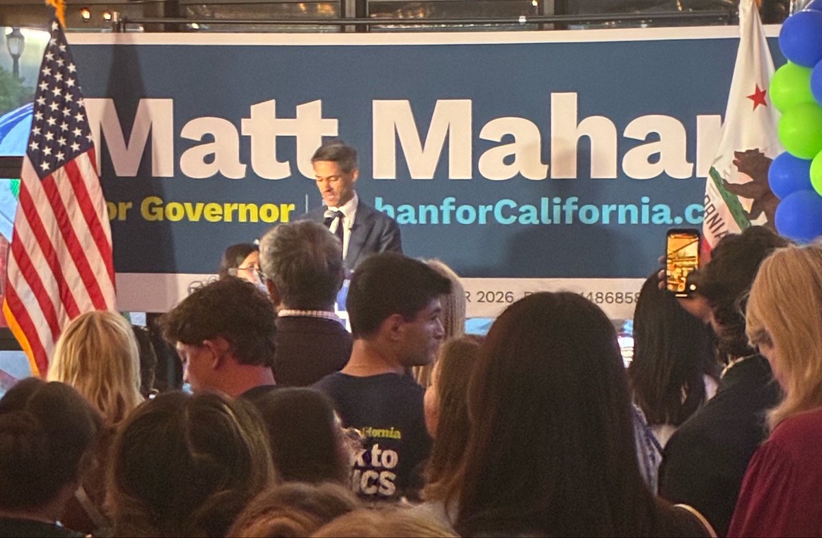 TheaSelby's tweet photo. San Jose @MattMahanSJ talks about his campaign for Gov, from the Blue Angels in Oakland to the folks who lost their homes on LA.

—reduced homelessness by 70% in San Jose
—I’ve proved we can do it bc we did it in SJ
People have lost trust. The answer was a making our govt deliver https://t.co/kmWEsqTnIW