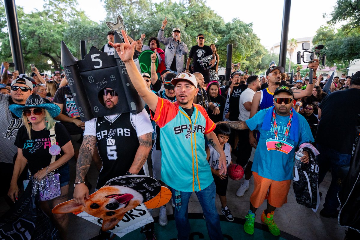 spurs's tweet photo. Shoutout to our Spur Fam who pulled up to our Finals Pep Rally tonight 👏

Can’t wait for San Antonio to bring this energy tomorrow for Game 1 

#PorVida | @HEB https://t.co/h5fNcUs3GV