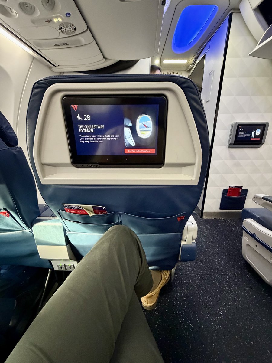 ShinyThom's tweet photo. Maybe the end of a vacation doesn’t have to be rough https://t.co/jKOJIhwCwS