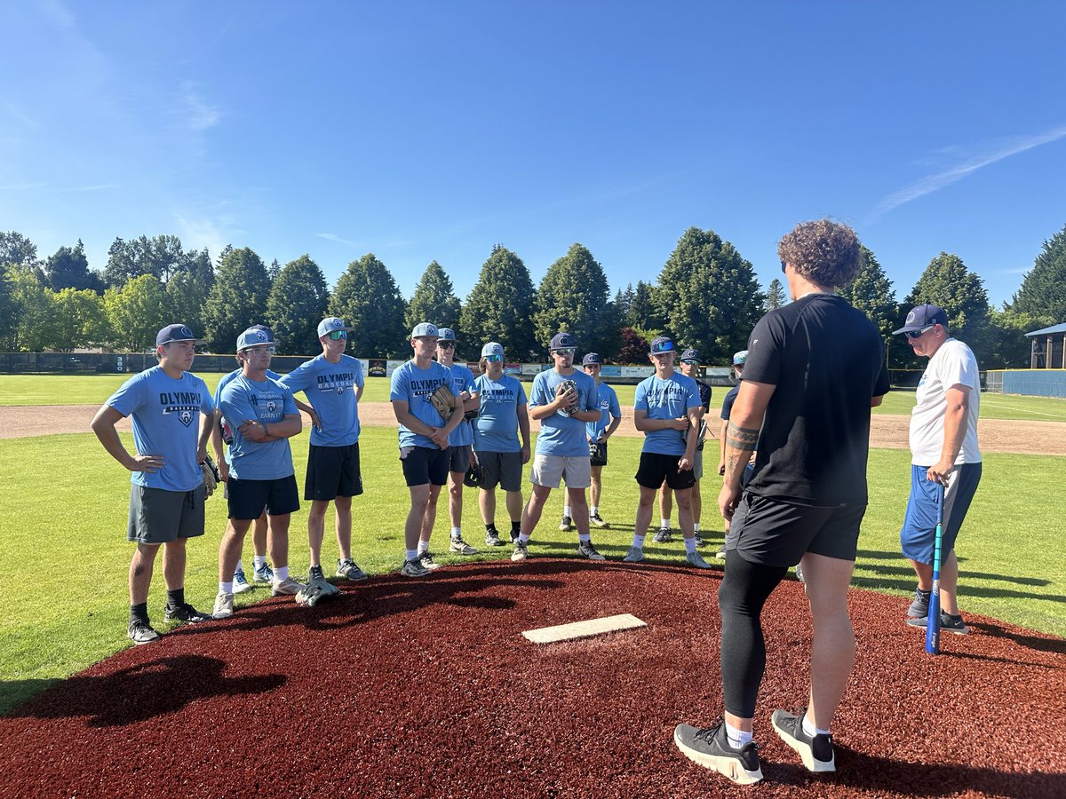 BaseballOlympia's tweet photo. Great to have class of 2023 and current @MercerBaseball stud @LoganShep33 out to hit with the boys today. #EarnIt https://t.co/qLbioS4xGr
