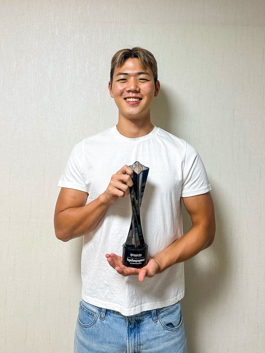 thecpl2024's tweet photo. ๐ฐ๐ญ๐ซ๐ฐ๐ท๐
๐ธ Kim Hyeon Su with the Best Young Player of the Season award ๐๐
The Cambodian Premier League 2025/26 ๐ฐ๐ญโจ
#CPL #CAMBODIANPREMIERLEAGUE #CPL2526 #CPLHonors #SHV #LIFEFCSIHANOUKVILLE #Under22 #BestYoungPlayer https://t.co/HR8MLbFDC2