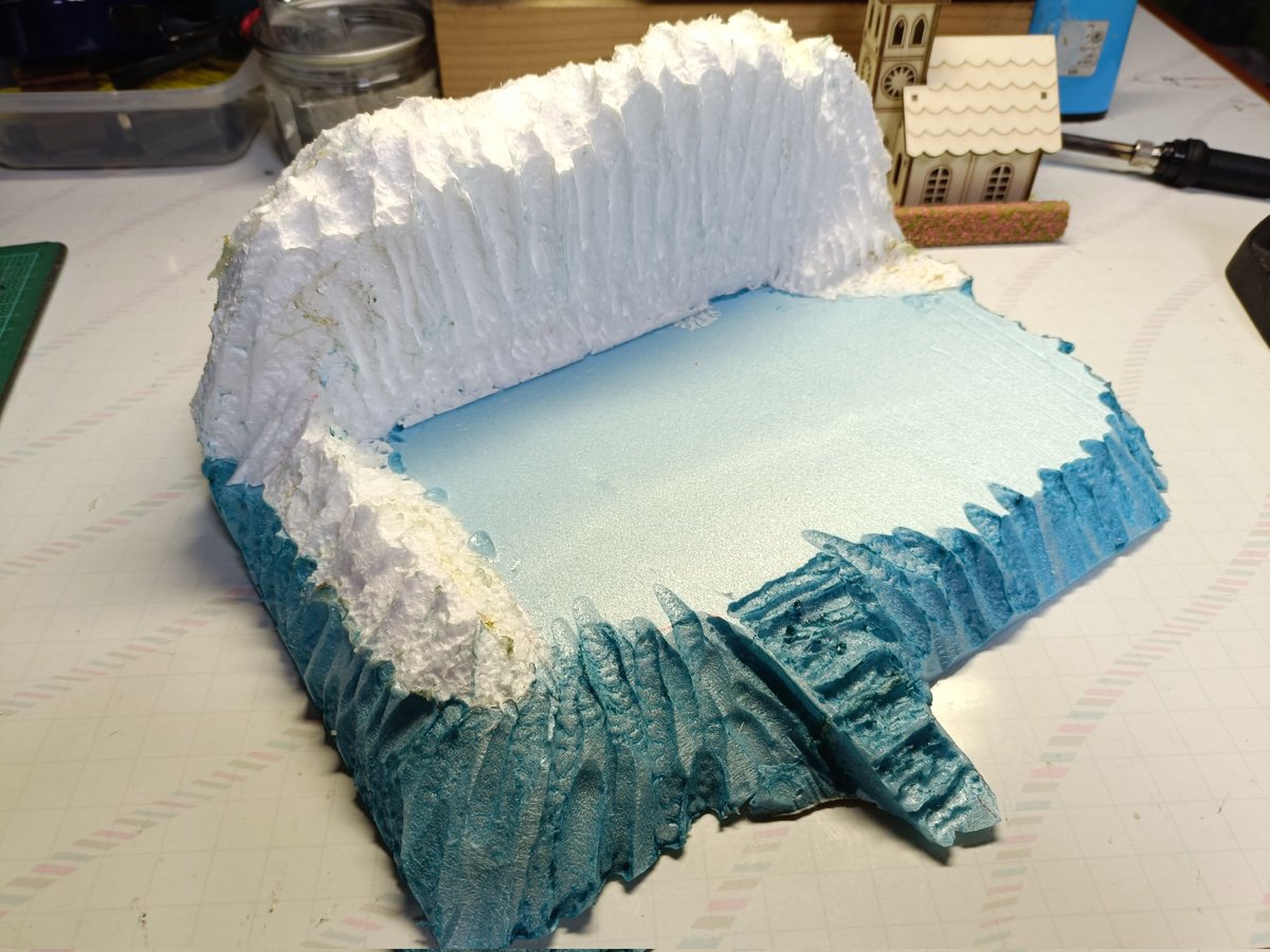 Life_with_Flute's tweet photo. HOゲージジオラマ作り
教会のある山を作る
発泡スチロールを組み合わせたブロックを溶断と溶解で成形。
塗装する。続く https://t.co/hnnaoWI9me