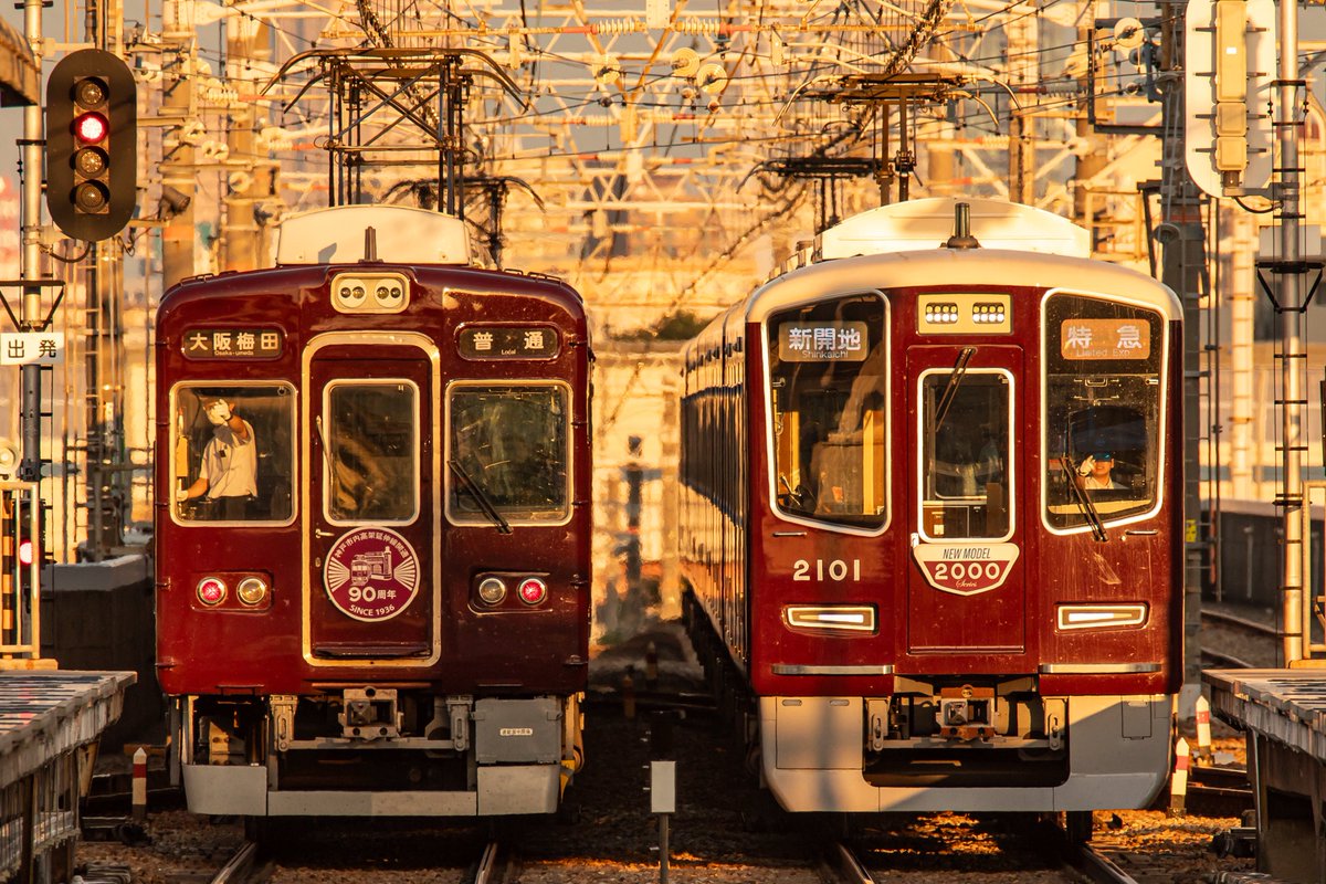 WsbyNSrAC's tweet photo. 影がひどいけどお気に入りのカット。
7000×8Rの車掌さんも2001×8Rの運転士さんも指差しバッチリ。

210両、阪急で1番製造された7000系。
新2000系はどれほど増えるのでしょうか。 https://t.co/IrnTwuP4eA