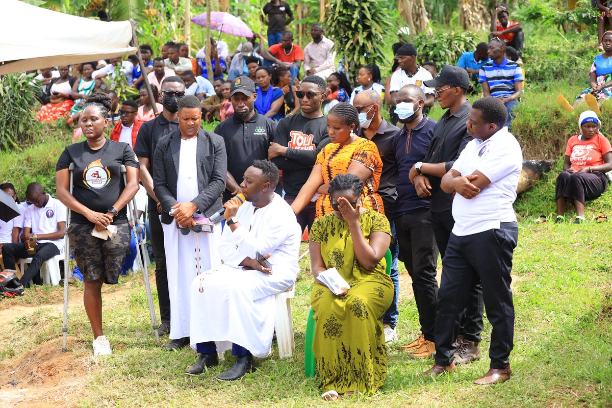 1bigdoug's tweet photo. May your loving and caring spirit continue to look down on us all from the heavens above🕊️🙏🏽 Mukama akuramuze ekisa Owek. Atwooki Sylas @RuhwezaSylas https://t.co/zXGRQ6OLHQ