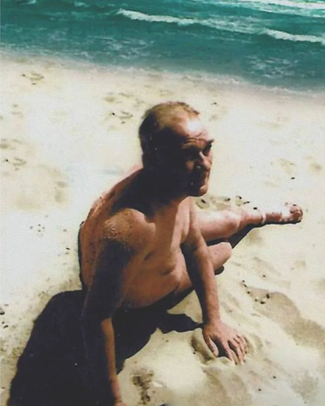 MLakonias's tweet photo. Kemal Atatürk frolicking in the sand.
Like many others, I would like to wish Happy Pride Month to our Turkish friends!! https://t.co/4CmqNTNkUy
