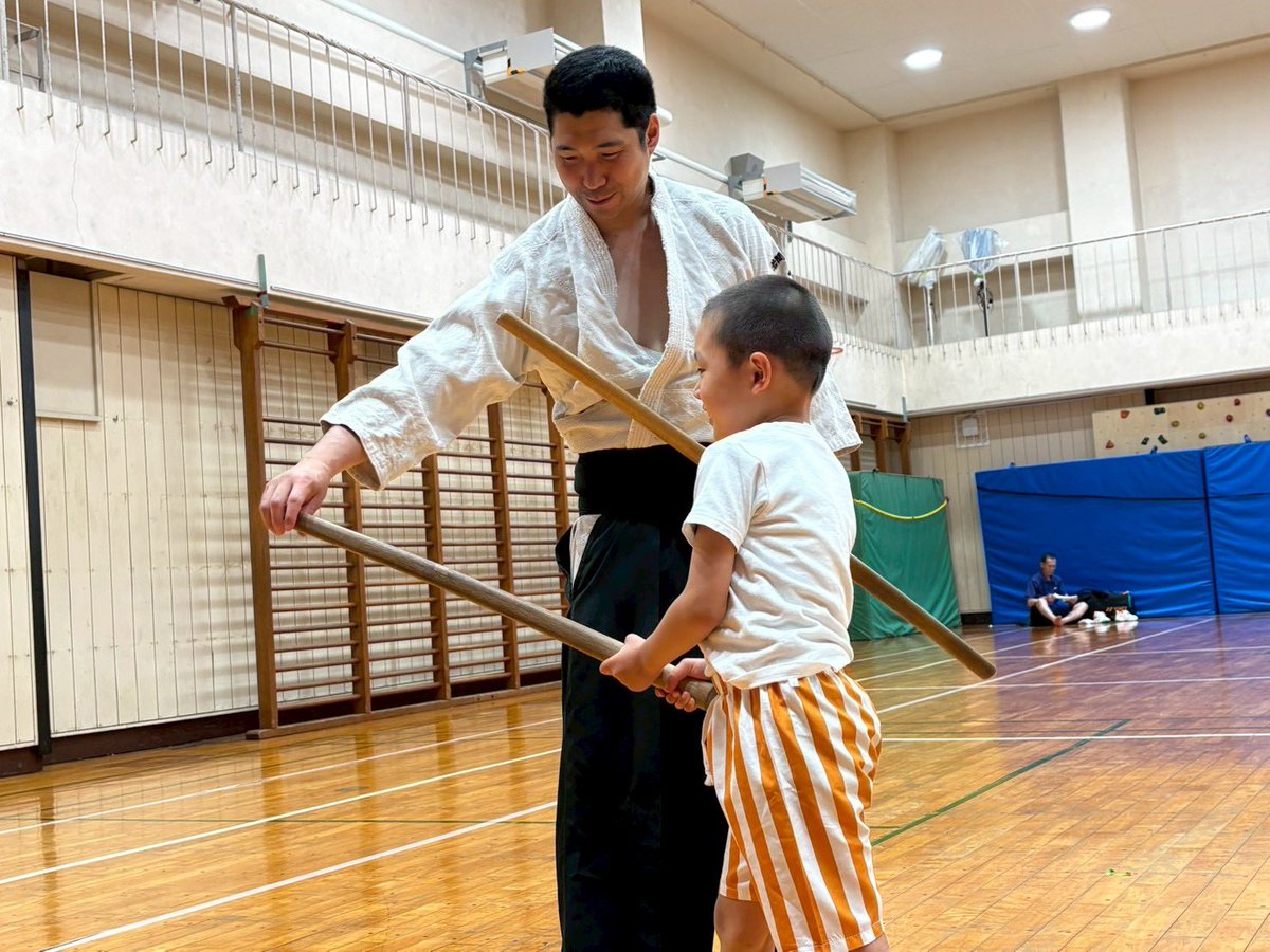 busenkai_jp's tweet photo. 2026/6/2 笄小学校

【剣術】
一之素振
四之素振
五之素振
六之素振

左右之合わせ

#岩間神信合氣修練会
#合気道
#笄小学校 https://t.co/RO185hQQfJ