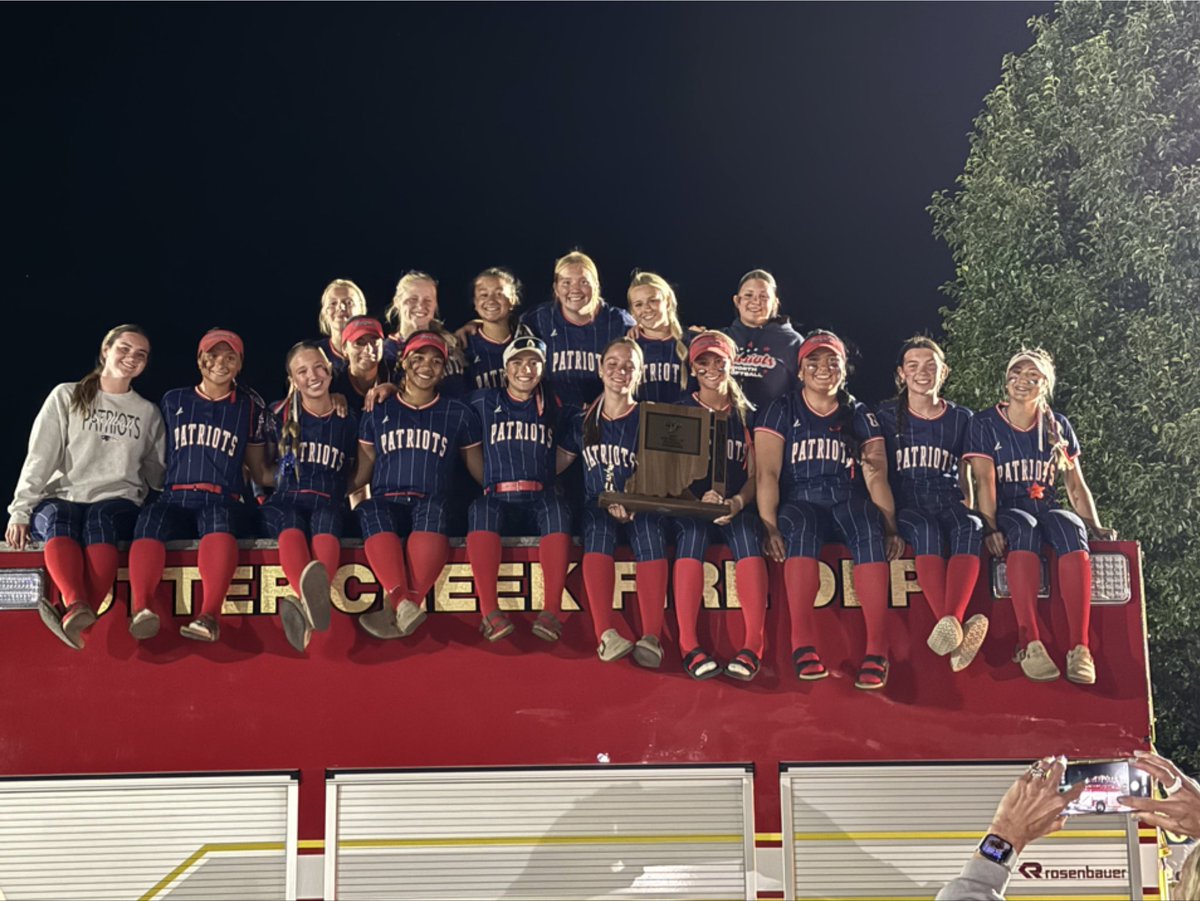 CoraD2027's tweet photo. What a night! Back to back regional champs! Next up semi state! https://t.co/gPmrN40lXT