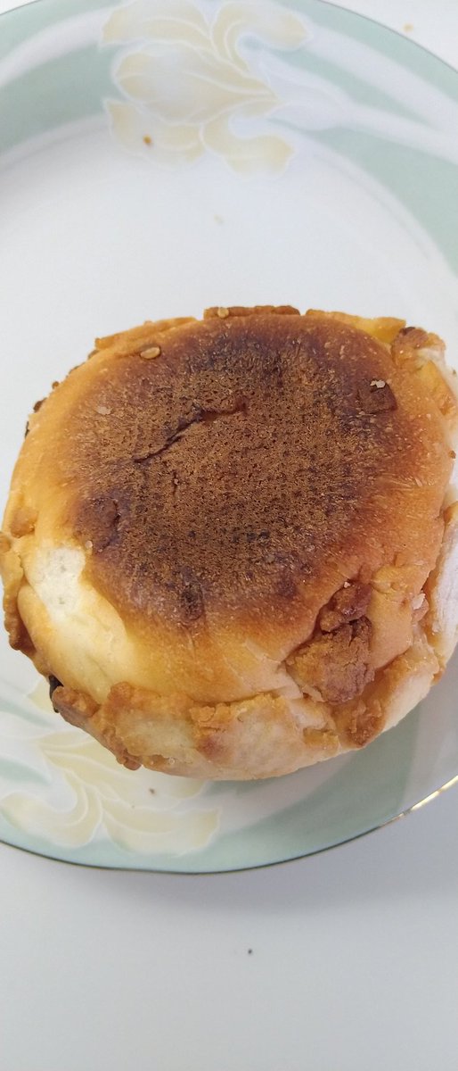 cereb_dol's tweet photo. スイーツブログ更新しました🥯
https://t.co/fCvtsn84Bk
読んでいただけると励みになります✨️
#青梅市パン屋 #フラワー #FLOUR #ときめきメロン #メロンパン #日向和田駅 #パン屋 #三室山 #ザラメ #ハイキング #登山 #レモン風味 #クッキー生地 #パン https://t.co/xccz9DEDtB