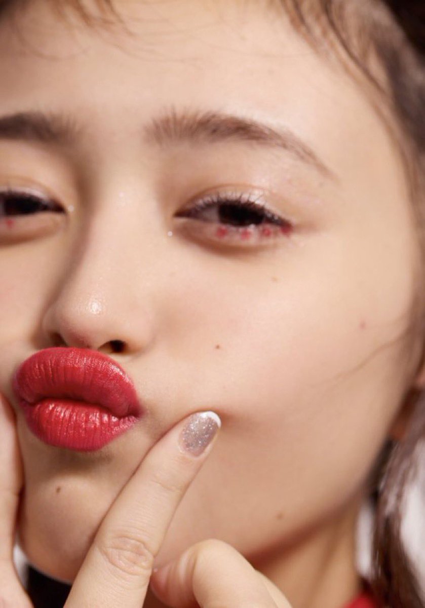 Kvztcgn's tweet photo. 唇のシワが見えるくらいくっきりとしたキス顔がほんっとに大好きで....♡好きすぎておかしくなりそう.......♡♡♡♡

こんなキス顔DMで送られて♡マゾ煽りされたら1発でヘコっちゃう♡♡
彼女の愚痴言いながら言い訳にして唇マゾオナニー始めちゃうっっっ♡♡♡
#貼り合い　#連れオナ　#顔マンコ https://t.co/dwW2w66gAi