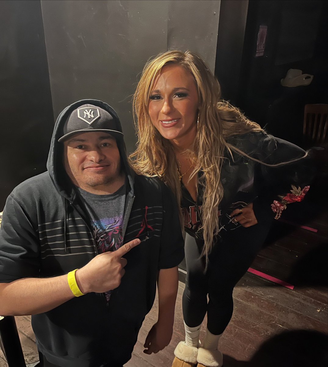 daduke1515's tweet photo. @meganbayne HBD and keep on crushing it in @AEW https://t.co/ZiV9Lgow79