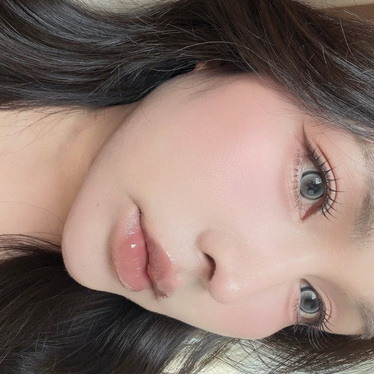 WiJupiter's tweet photo. ชอบdasique ทำตลับมินิอ่ะ🤏🏻 คราวนี้เป็นบลัช Blending Mood Cheek 4 หลุม มีสีอ่อน-เข้ม ปัดเลเยอร์ก็นัววว ปัดผสมก็ละมุน วิชอบสี Almond Vanilla 🍮ม๊ากกกก เพราะใช้ตลับใหญ่อยู่ โทนวอร์มบราวน์ละมุนประกายเบจนู้ด https://t.co/Gvri3km9Mw