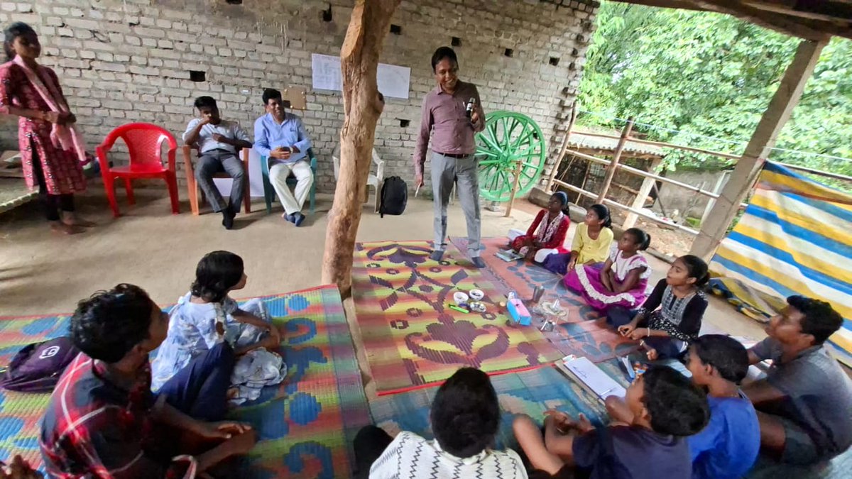 BasantiTud42300's tweet photo. Visitors visit to my STEM Education Centre appreciated the hands-on learning approach and practical science activities. Happy to see children learning through experiments and exploration
@Atmashakti3 @Shikshagraha @JjmMayurbhanj
#STEMEducation #LearningByDoing #ScienceEducation https://t.co/QX8XgT6PDg