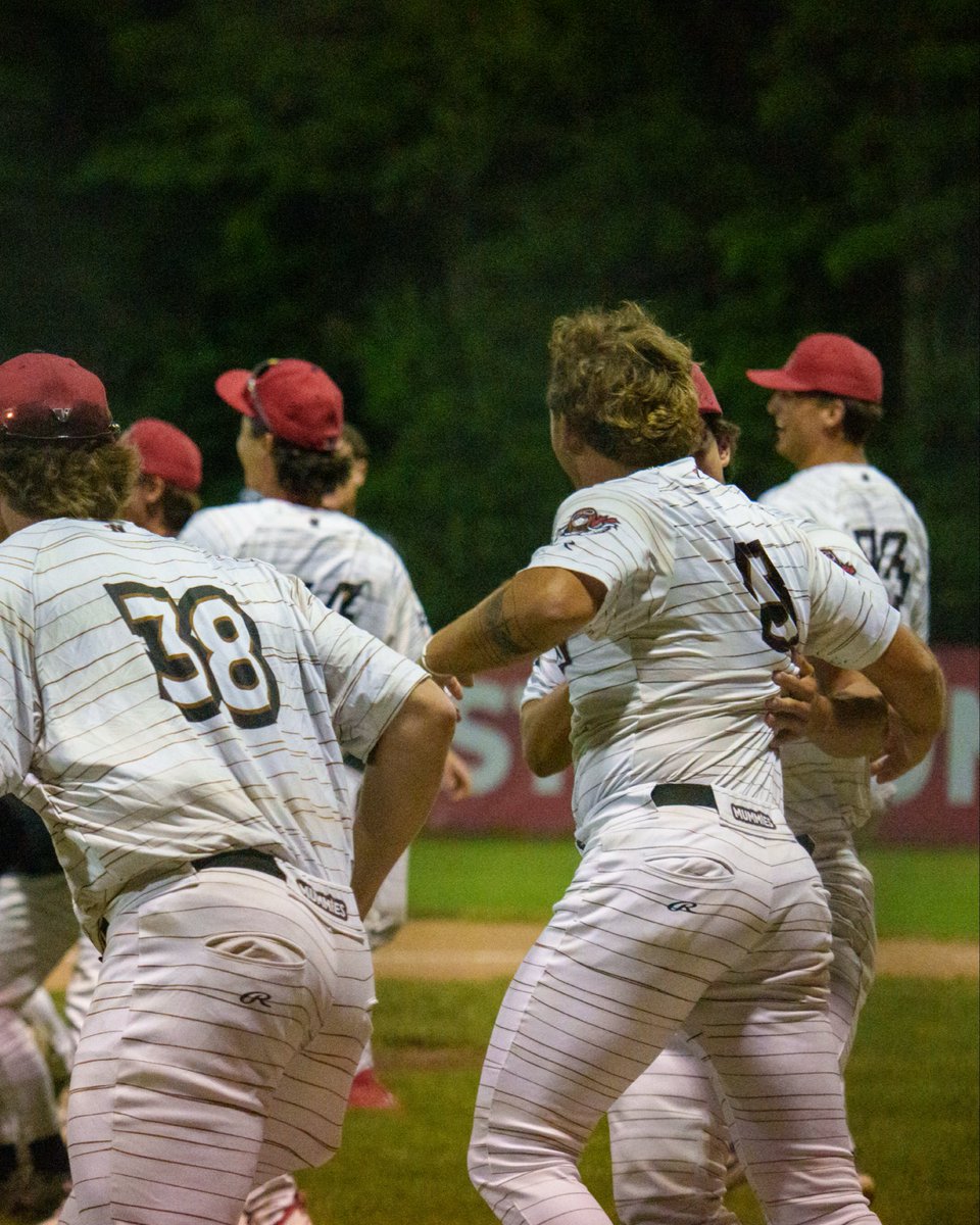 FlyingMummies's tweet photo. EXTRA INNINGS WALK-OFF WIN! 🤯

The Mummies battle and walk it off in the 10th inning for a 6-5 win over Kenosha!

We are back at it again at home against the Kingfish tomorrow at 6:35 PM!
 
Photos courtesy of Taylor Gregory. 

#FlyMummies #WalkOff https://t.co/maPf8M0XSu