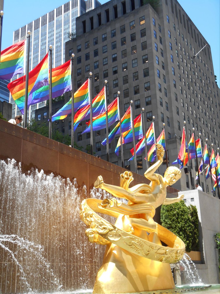 tintafey's tweet photo. cue the 30 rock theme song https://t.co/cFJ8Lu5ZkL