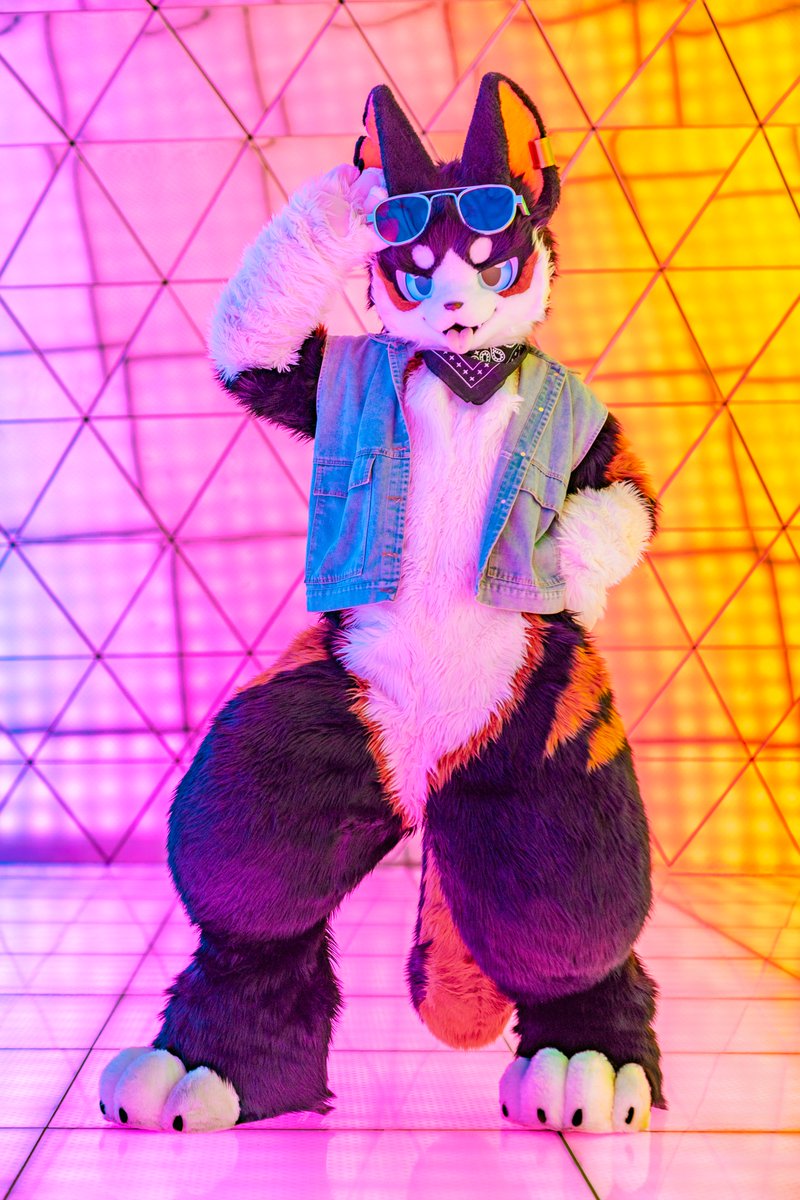 Bobchaaaa's tweet photo. #Fursuiteveryday
완전 게임 캐릭터 같은 모습이잖아🐶🌈✨ https://t.co/ChIk6r5F1K