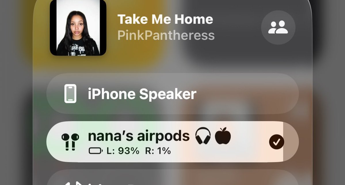 bubblenyang's tweet photo. this doesnt make sense at all like omg my airpods are just being weird https://t.co/2vFzizNq7L
