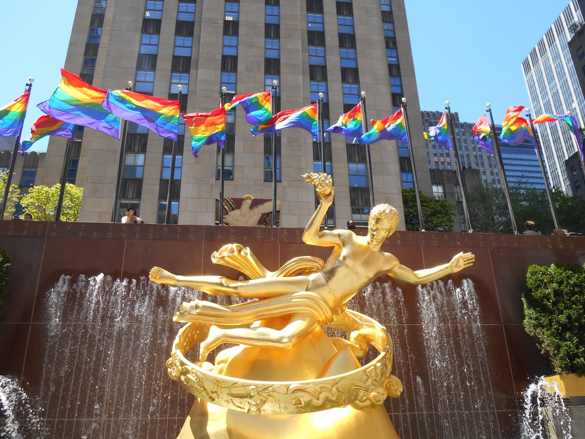 tintafey's tweet photo. cue the 30 rock theme song https://t.co/cFJ8Lu5ZkL